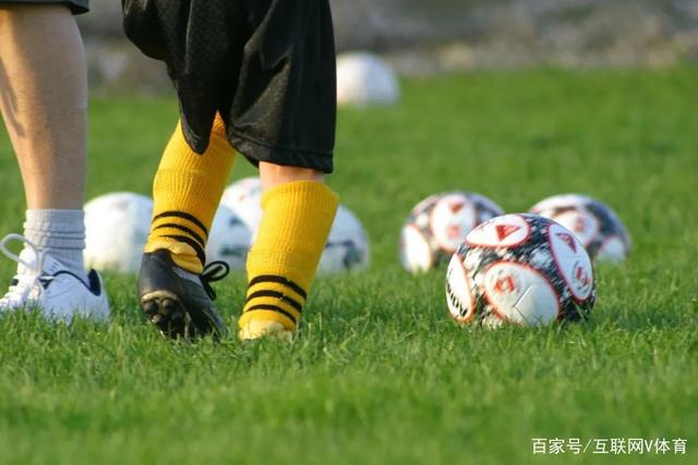 勇士在第二节全力防守，波杰姆斯基表现抢眼