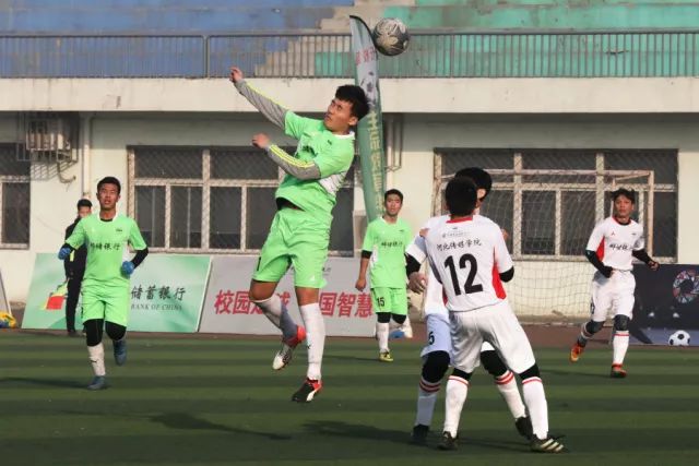 新秀表现亮眼，詹姆斯、库里与杜兰特的首战回顾
